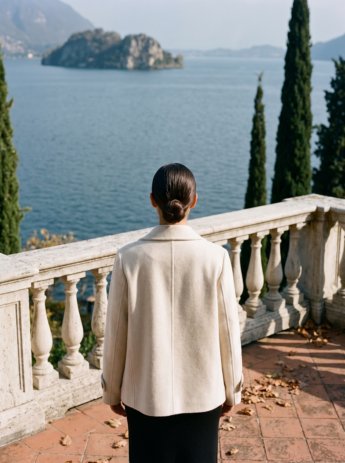 Abrigo corto para mujer con solapas y botones-Coats for women-Casaluzia