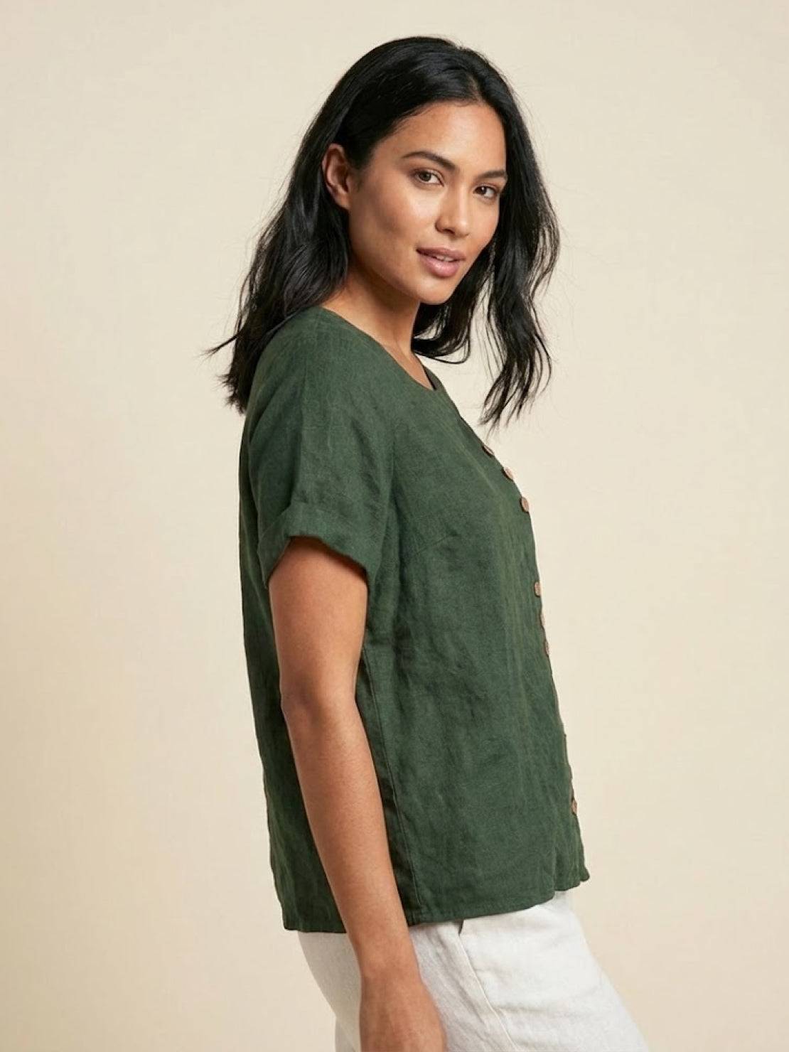 Blusa de lino de manga corta para mujer con detalle de botones-Blouses for women-Casaluzia