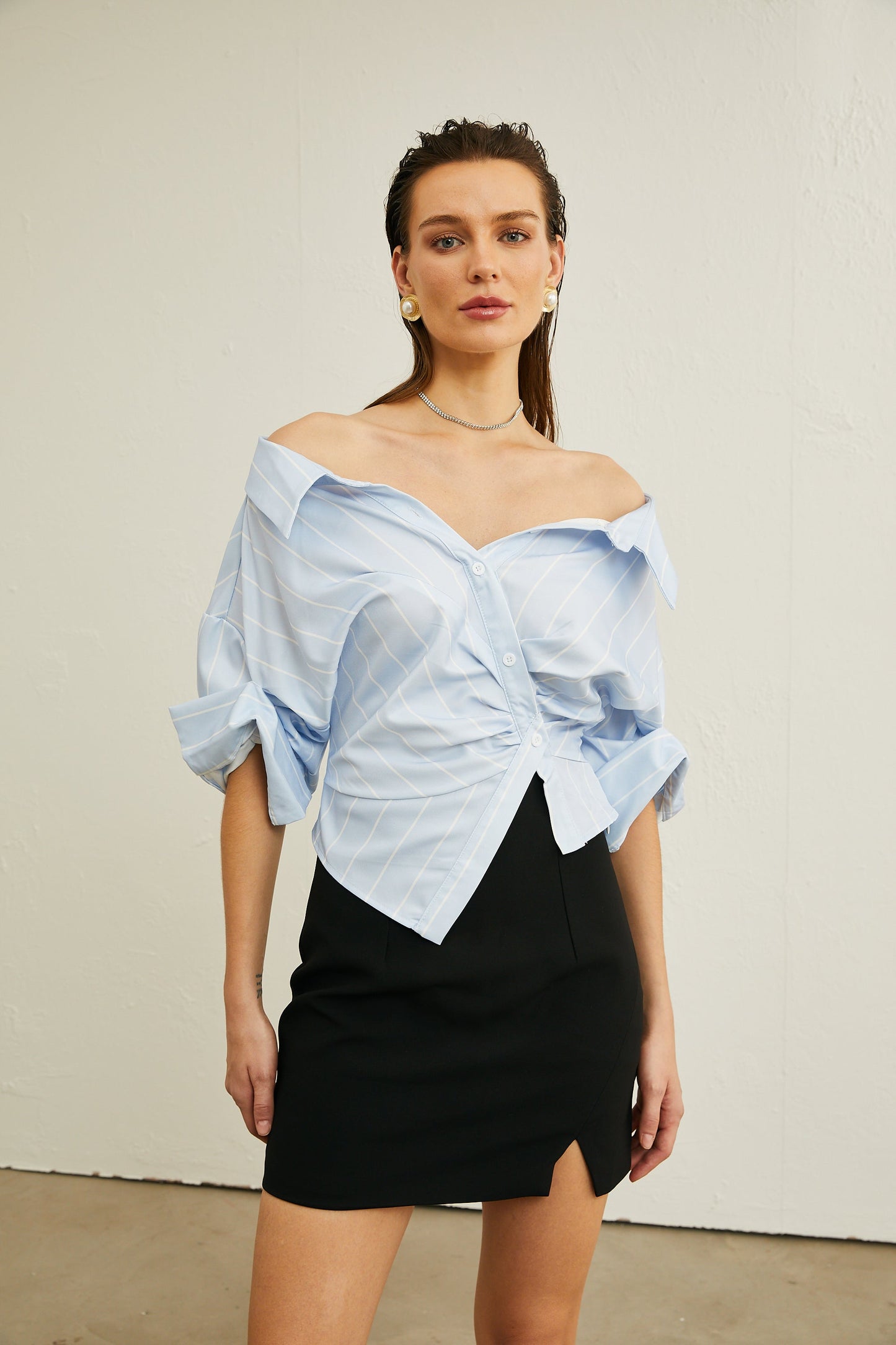Blusa de rayas con hombros descubiertos y tirantes de cadena para mujer-Blouses for women-Casaluzia