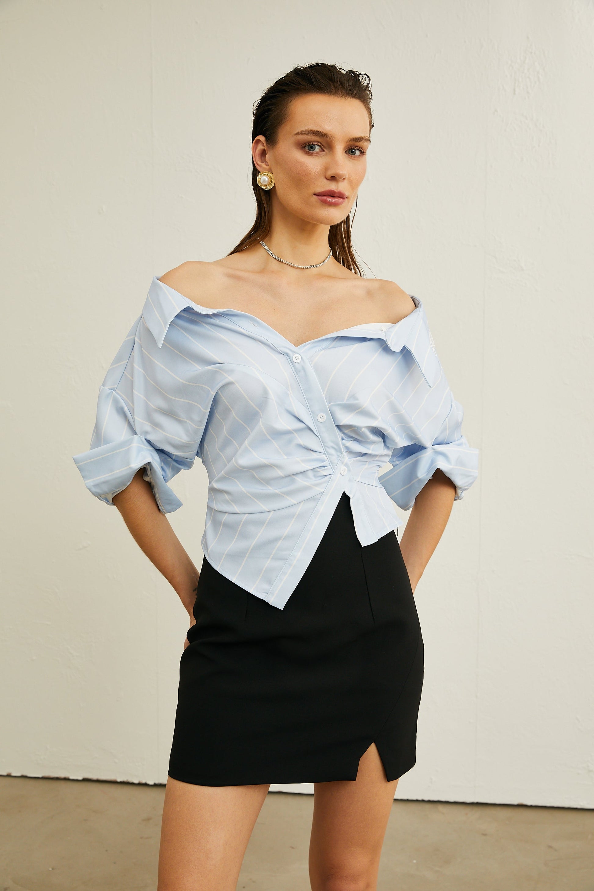 Blusa de rayas con hombros descubiertos y tirantes de cadena para mujer-Blouses for women-Casaluzia