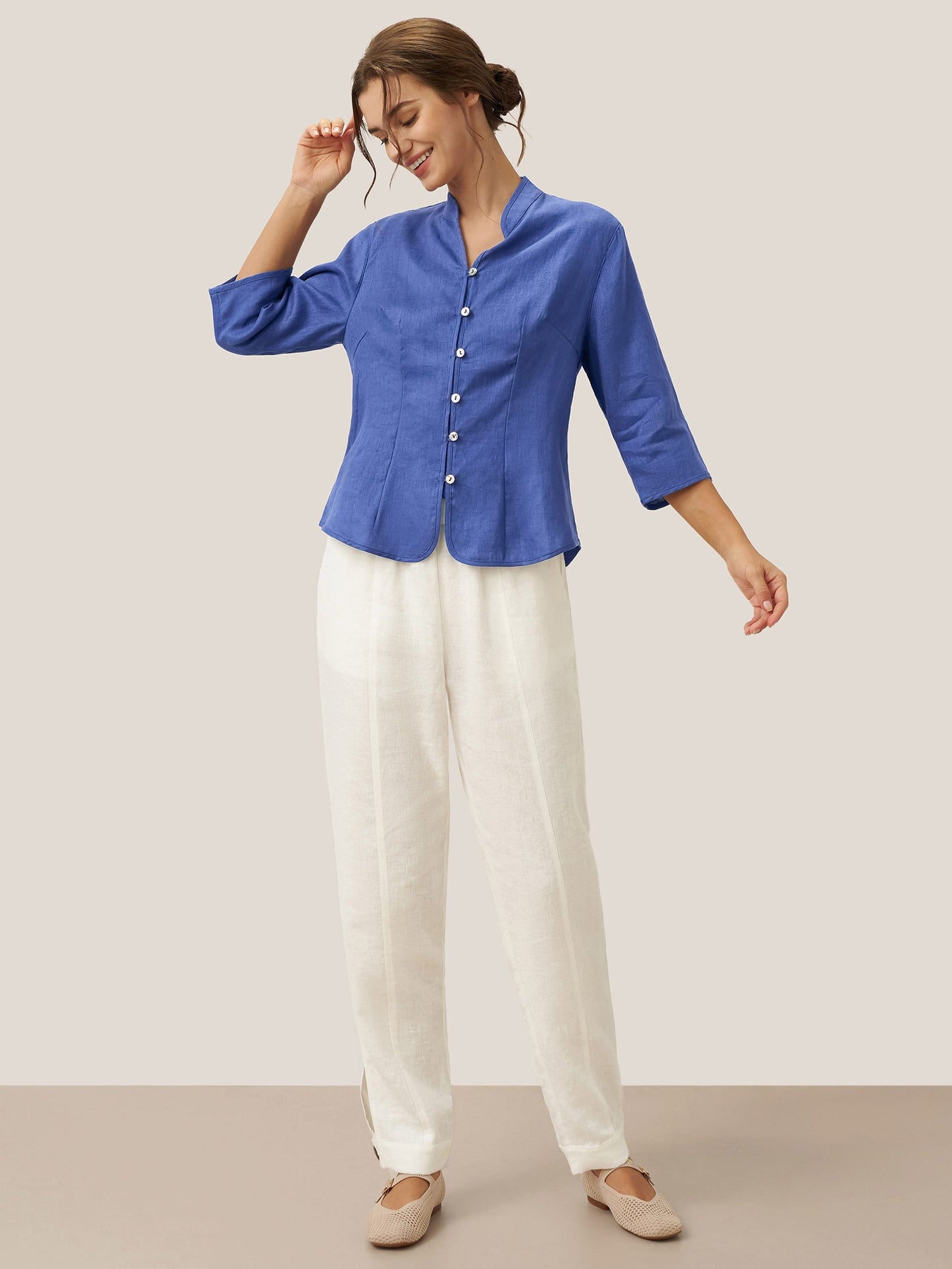 Camisa de lino entallada con cuello mandarín para mujer-Shirts for women-Casaluzia