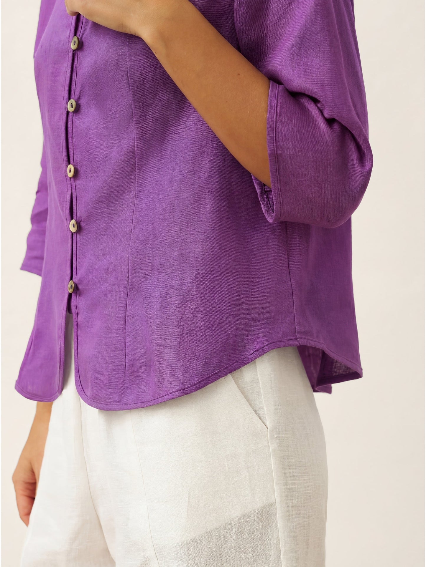Camisa de lino entallada con cuello mandarín para mujer-Shirts for women-Casaluzia