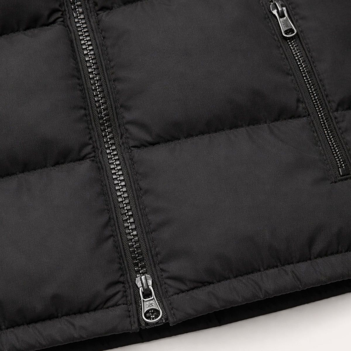 Chaleco acolchado para hombre con bolsillos con cremallera-Vests for men-Casaluzia
