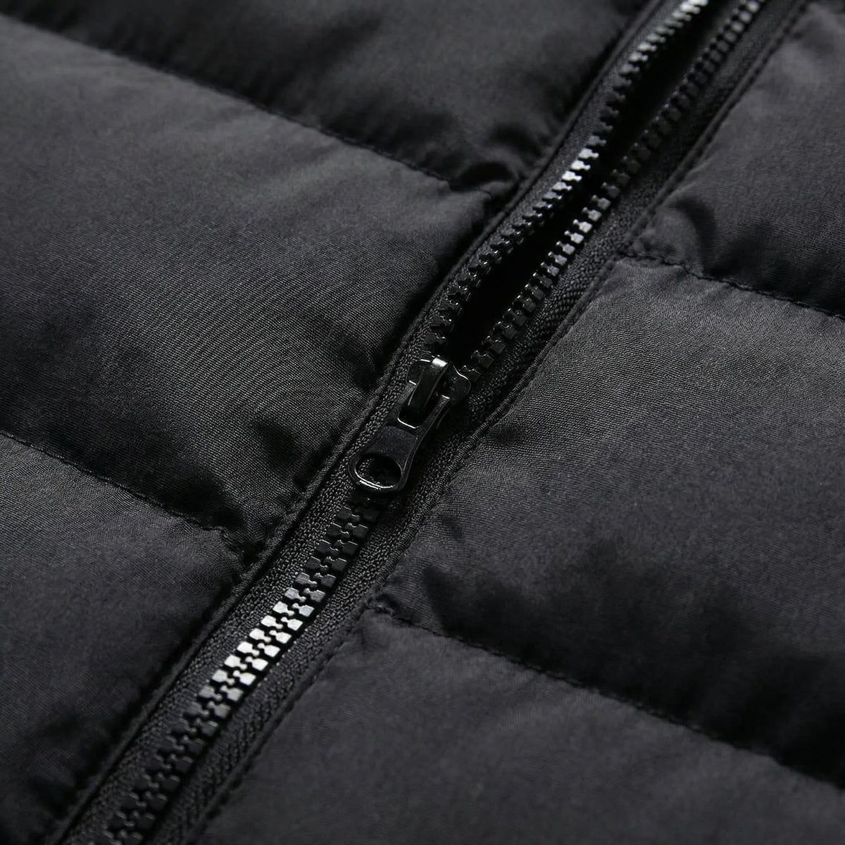 Chaleco acolchado para hombre con cuello alzado y cremallera-Vests for men-Casaluzia