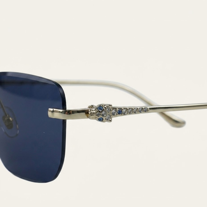 Gafas de sol para hombre con lentes cuadradas y detalle decorativo en las varillas-Glasses for men-Casaluzia