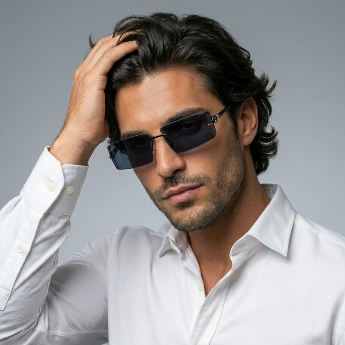 Gafas de sol para hombre con lentes rectangulares y detalle decorativo en las varillas-Glasses for men-Casaluzia