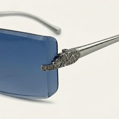 Gafas de sol para hombre con lentes rectangulares y detalle decorativo en las varillas-Glasses for men-Casaluzia