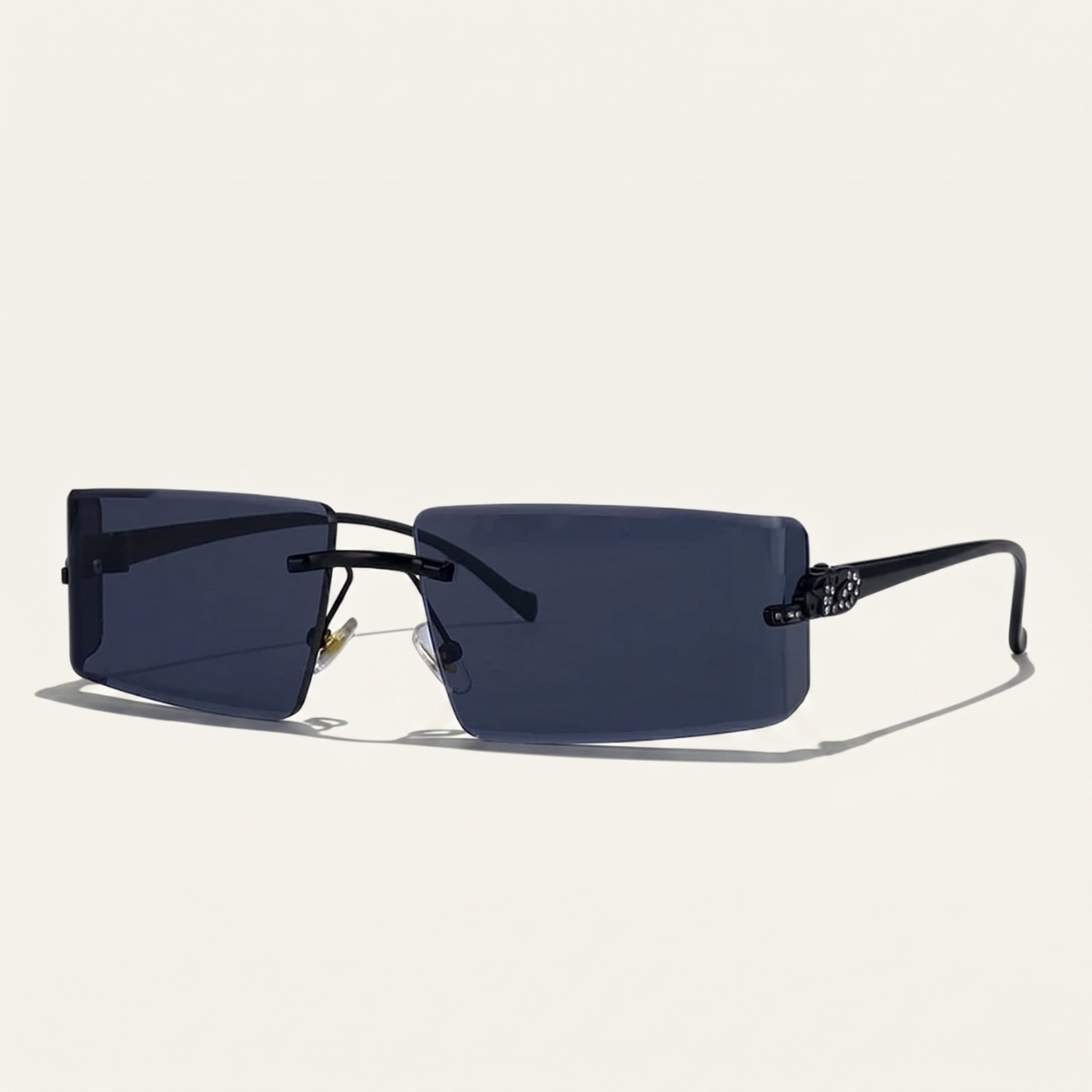 Gafas de sol para hombre con lentes rectangulares y detalle decorativo en las varillas-Glasses for men-Casaluzia