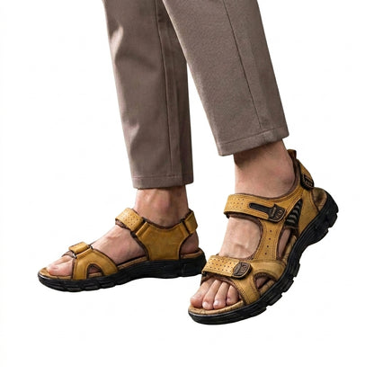 Hombres Sandalias con tres correas ajustables y suela dentada-Footwear for men-Casaluzia