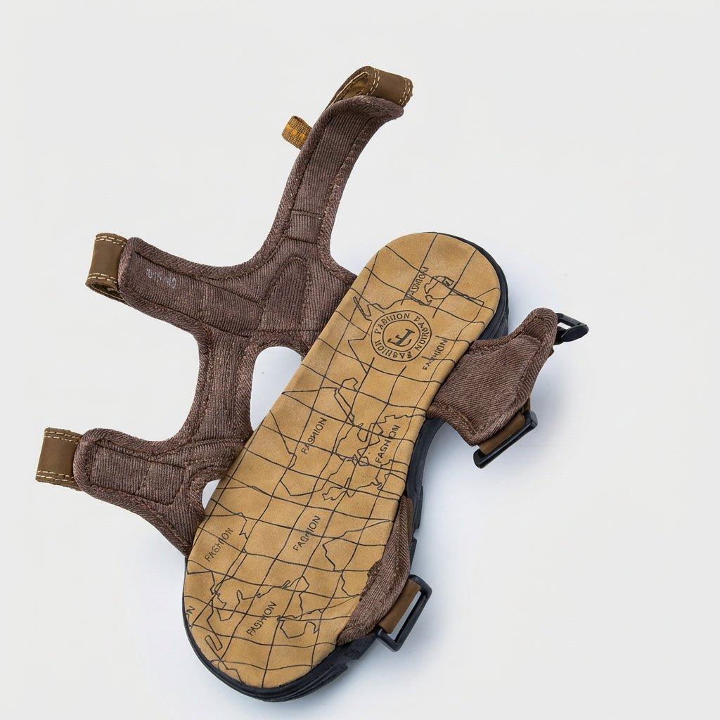Hombres Sandalias con tres correas ajustables y suela dentada-Footwear for men-Casaluzia