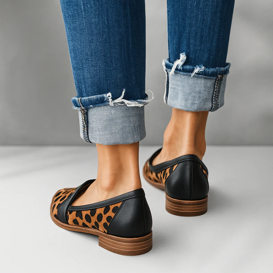 Mocasines de punta fina para mujer con tira decorativa-Footwear for women-Casaluzia