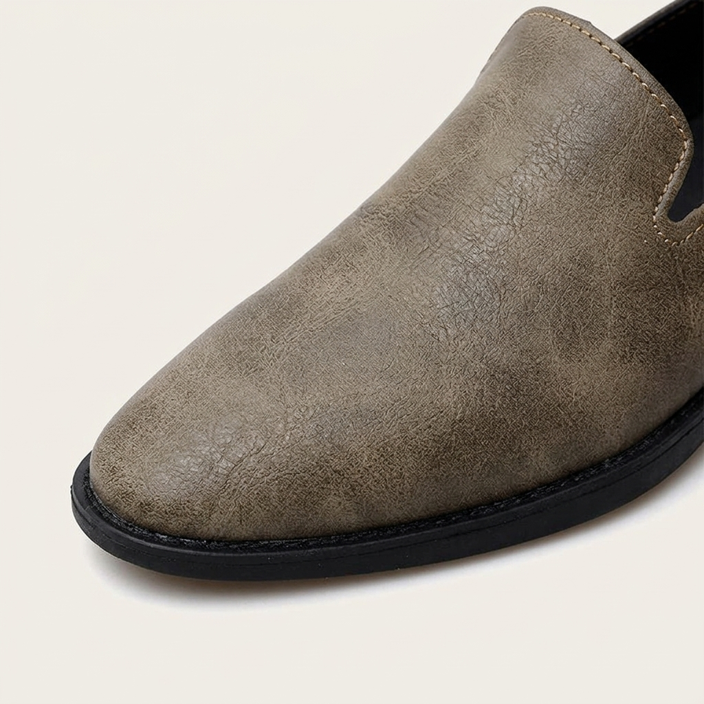 Mocasines sin cordones para hombre con acabado texturizado-Footwear for men-Casaluzia