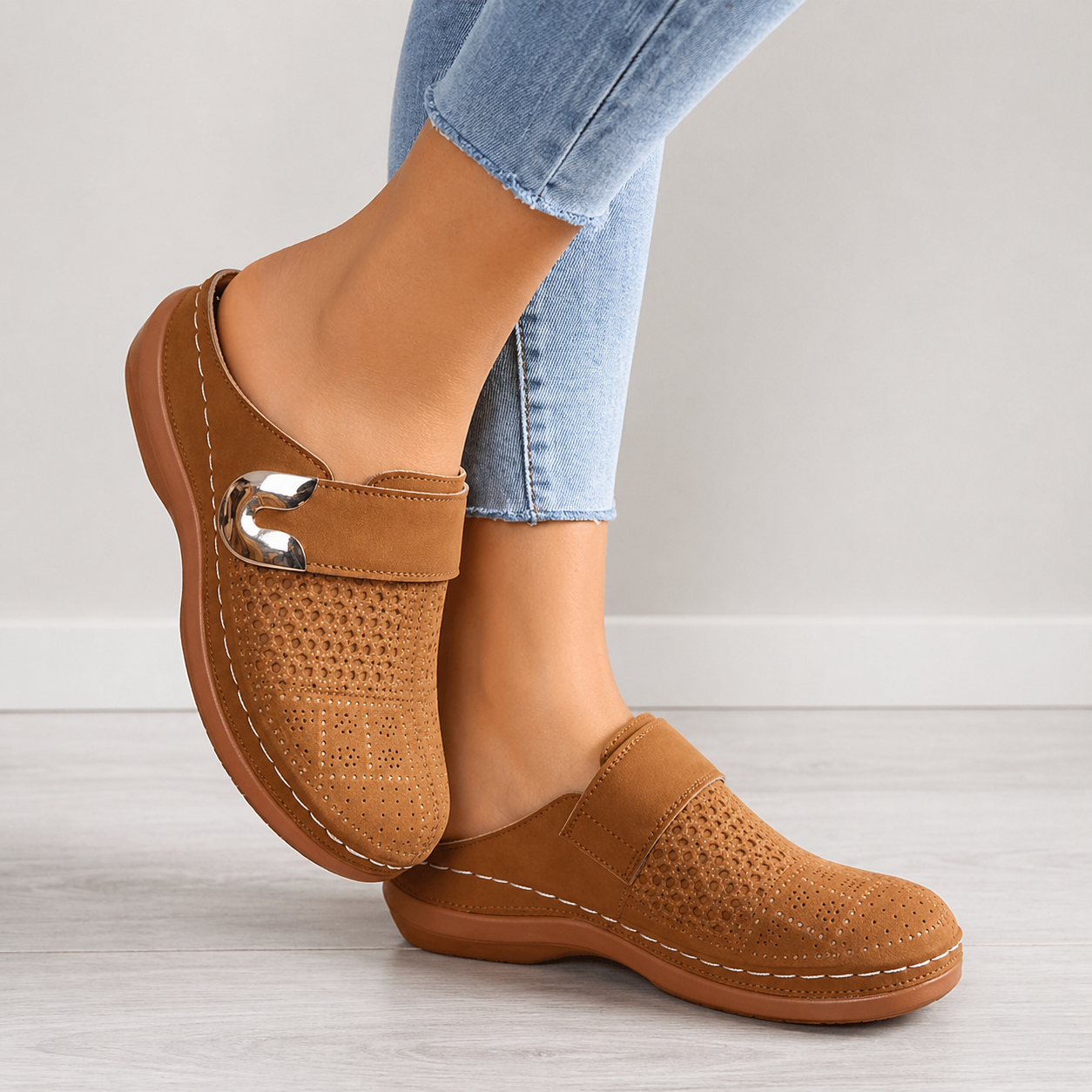 Mocasines sin Cordones para Mujer con Correa de Hebilla y Empeine Perforado-Footwear for women-Casaluzia