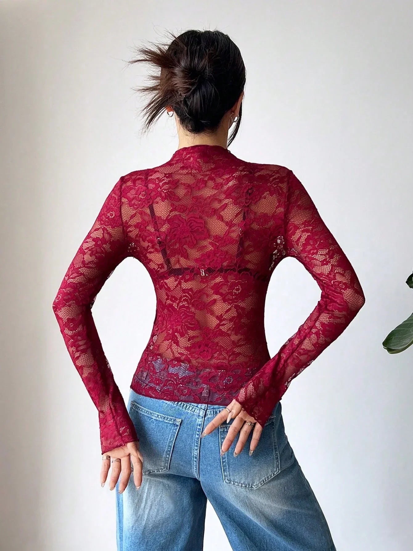 Mujer top de encaje con cuello alto y manga larga-Tops for women-Casaluzia
