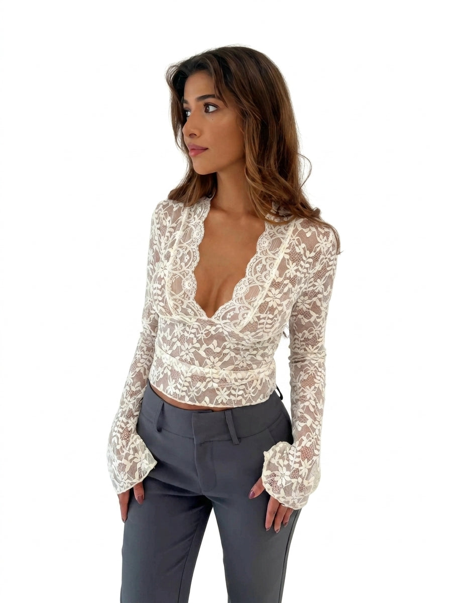 Mujer Top de encaje con escote en V y mangas acampanadas-Blouse for women-Casaluzia