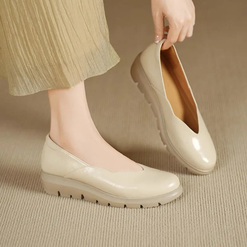 Mujer Zapatos tipo bailarina con suela de cuña y escote en V-Footwear for women-Casaluzia