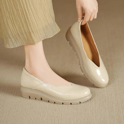 Mujer Zapatos tipo bailarina con suela de cuña y escote en V-Footwear for women-Casaluzia