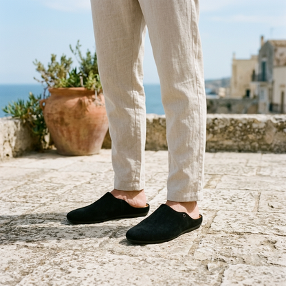 Mules de ante para hombre con detalle de tachuelas metálicas-Footwear for men-Casaluzia