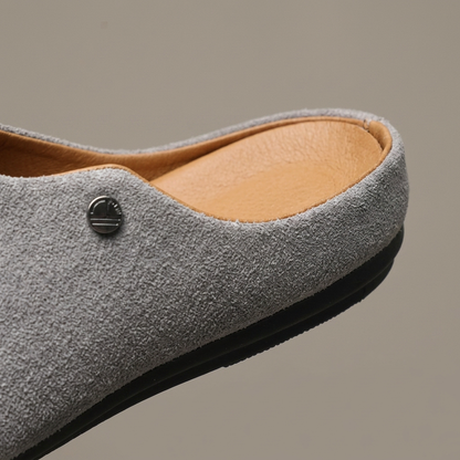 Mules de ante para hombre con detalle de tachuelas metálicas-Footwear for men-Casaluzia