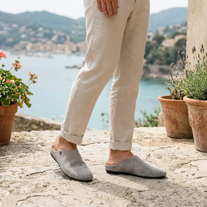 Mules de ante para hombre con detalle de tachuelas metálicas-Footwear for men-Casaluzia