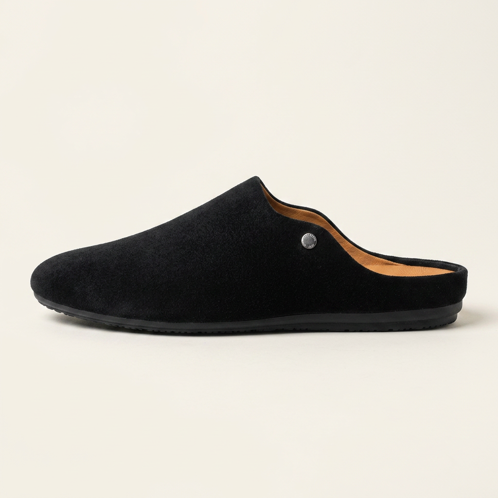 Mules de ante para hombre con detalle de tachuelas metálicas-Footwear for men-Casaluzia