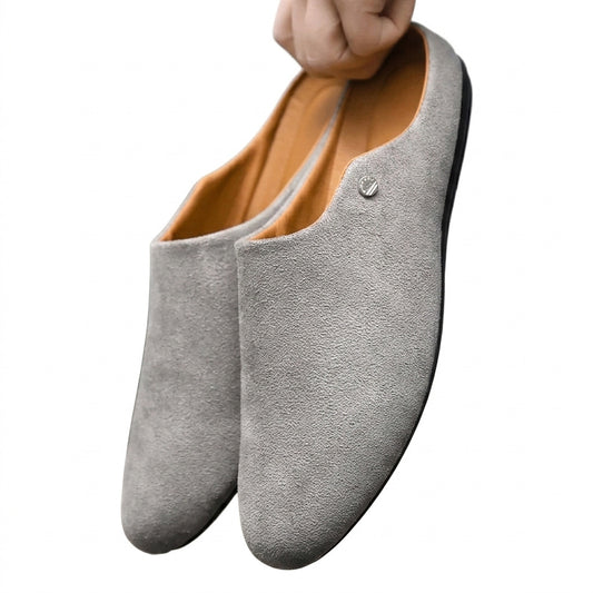 Mules de ante para hombre con detalle de tachuelas metálicas-Footwear for men-Casaluzia
