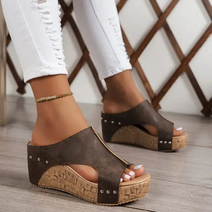 Mules de cuña de corcho con tachuelas para mujer-Footwear for women-Casaluzia