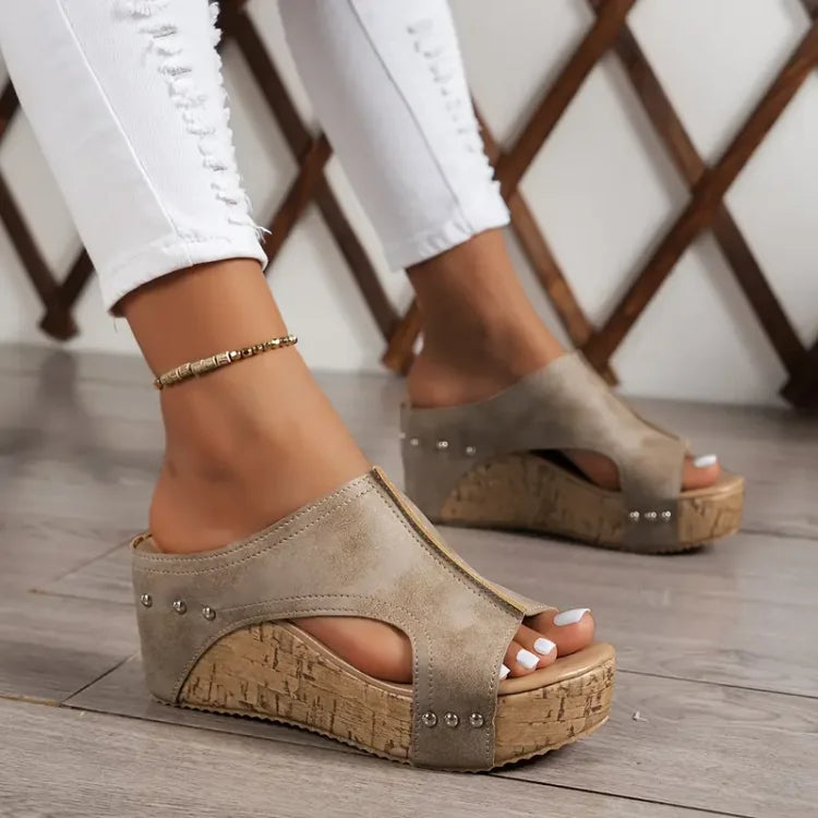 Mules de cuña de corcho con tachuelas para mujer-Footwear for women-Casaluzia