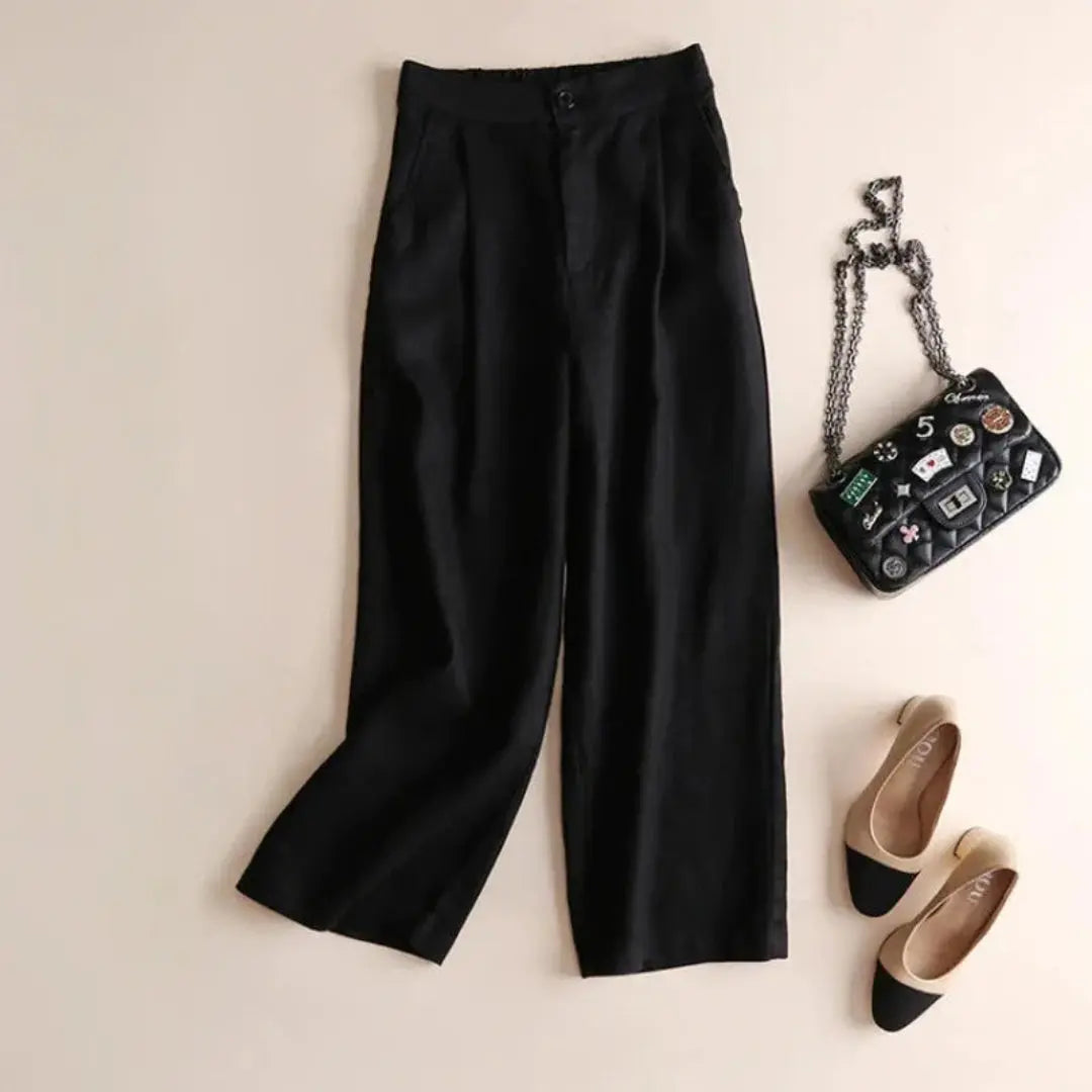 Pantalón de mujer de tiro alto con pernera ancha, pliegues frontales y bolsillos laterales-Pants for women-Casaluzia