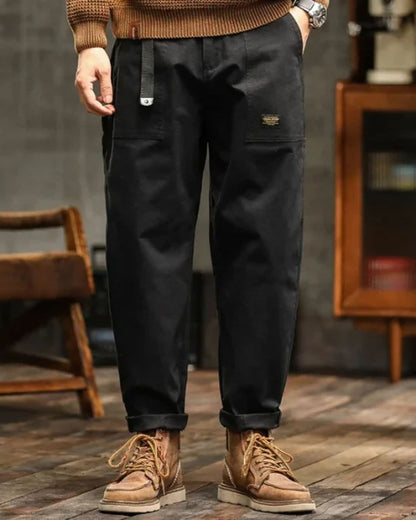 Pantalones cargo para hombre con bolsillos de parche y detalle de cinturón-Pants for Men-Casaluzia