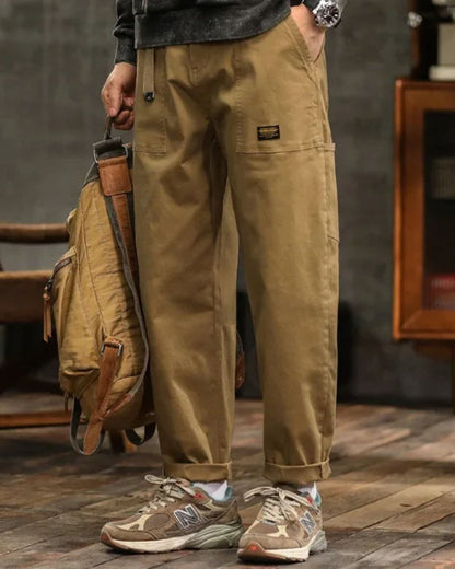 Pantalones cargo para hombre con bolsillos de parche y detalle de cinturón-Pants for Men-Casaluzia