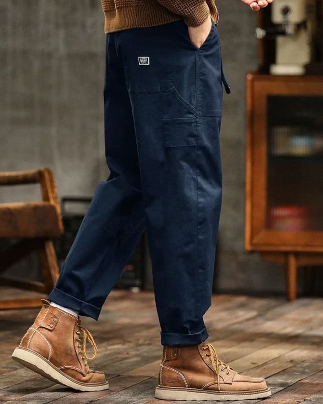 Pantalones cargo para hombre con bolsillos de parche y detalle de cinturón-Pants for Men-Casaluzia