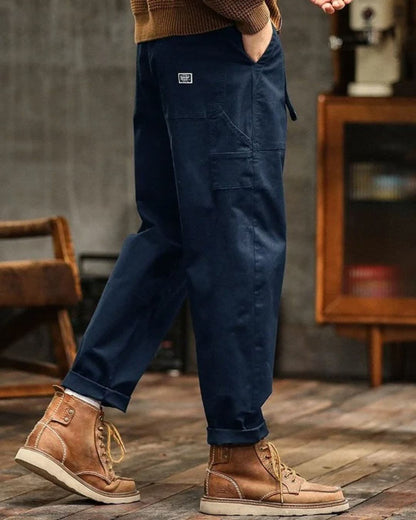 Pantalones cargo para hombre con bolsillos de parche y detalle de cinturón-Pants for Men-Casaluzia