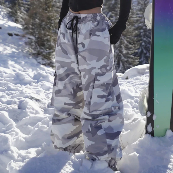 Pantalones de snowboard cargo con estampado de camuflaje para mujer-Pants for Women-Casaluzia
