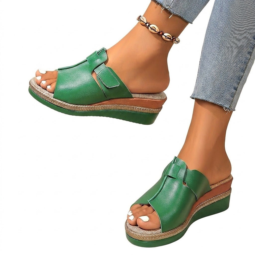 Sandalias de cuña para mujer con cierre de velcro-Footwear for women-Casaluzia