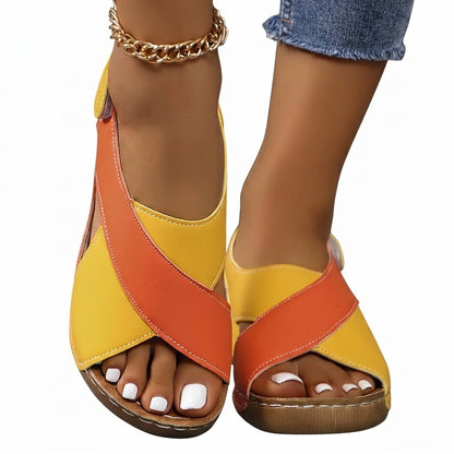 Sandalias de mujer con tacón de cuña y correas cruzadas-Footwear for women-Casaluzia