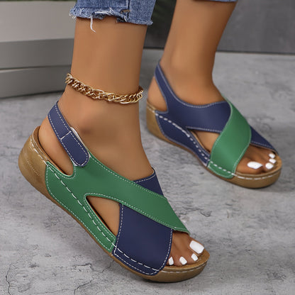 Sandalias de mujer con tacón de cuña y correas cruzadas-Footwear for women-Casaluzia