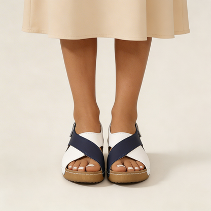 Sandalias de mujer con tacón de cuña y correas cruzadas-Footwear for women-Casaluzia
