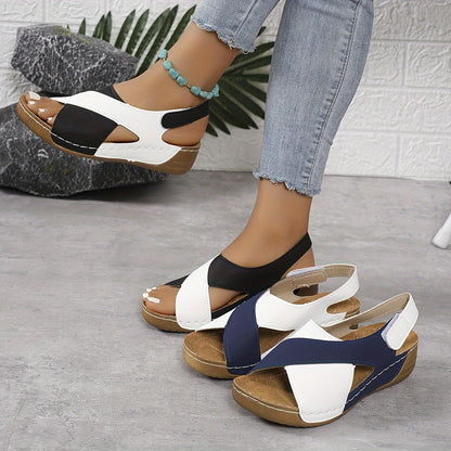 Sandalias de mujer con tacón de cuña y correas cruzadas-Footwear for women-Casaluzia
