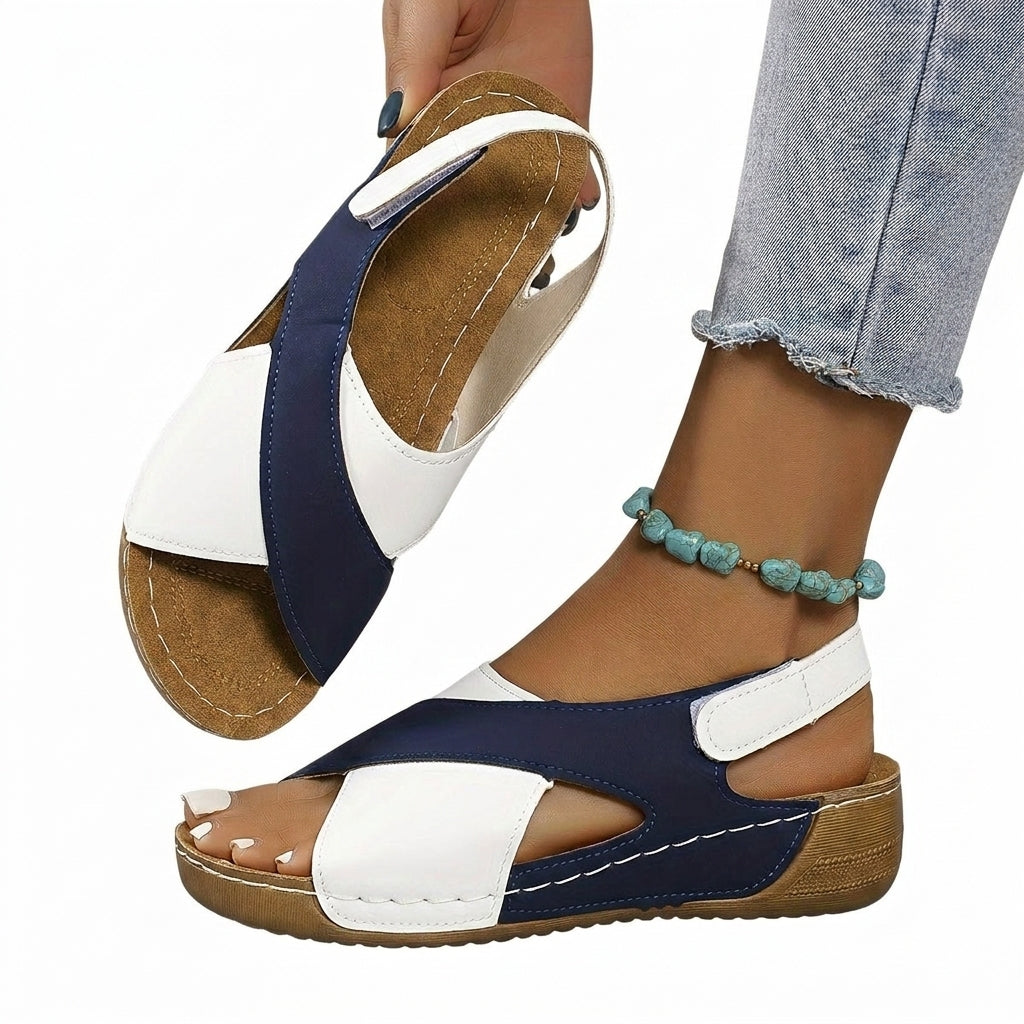 Sandalias de mujer con tacón de cuña y correas cruzadas-Footwear for women-Casaluzia
