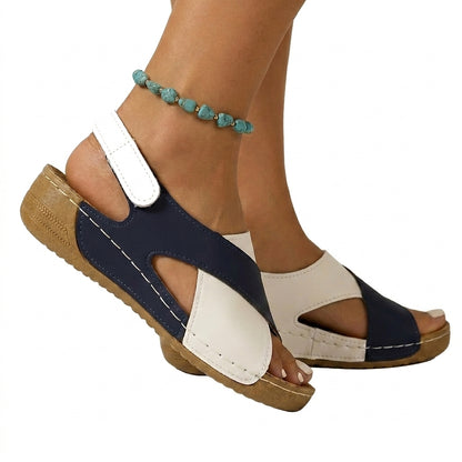 Sandalias de mujer con tacón de cuña y correas cruzadas-Footwear for women-Casaluzia