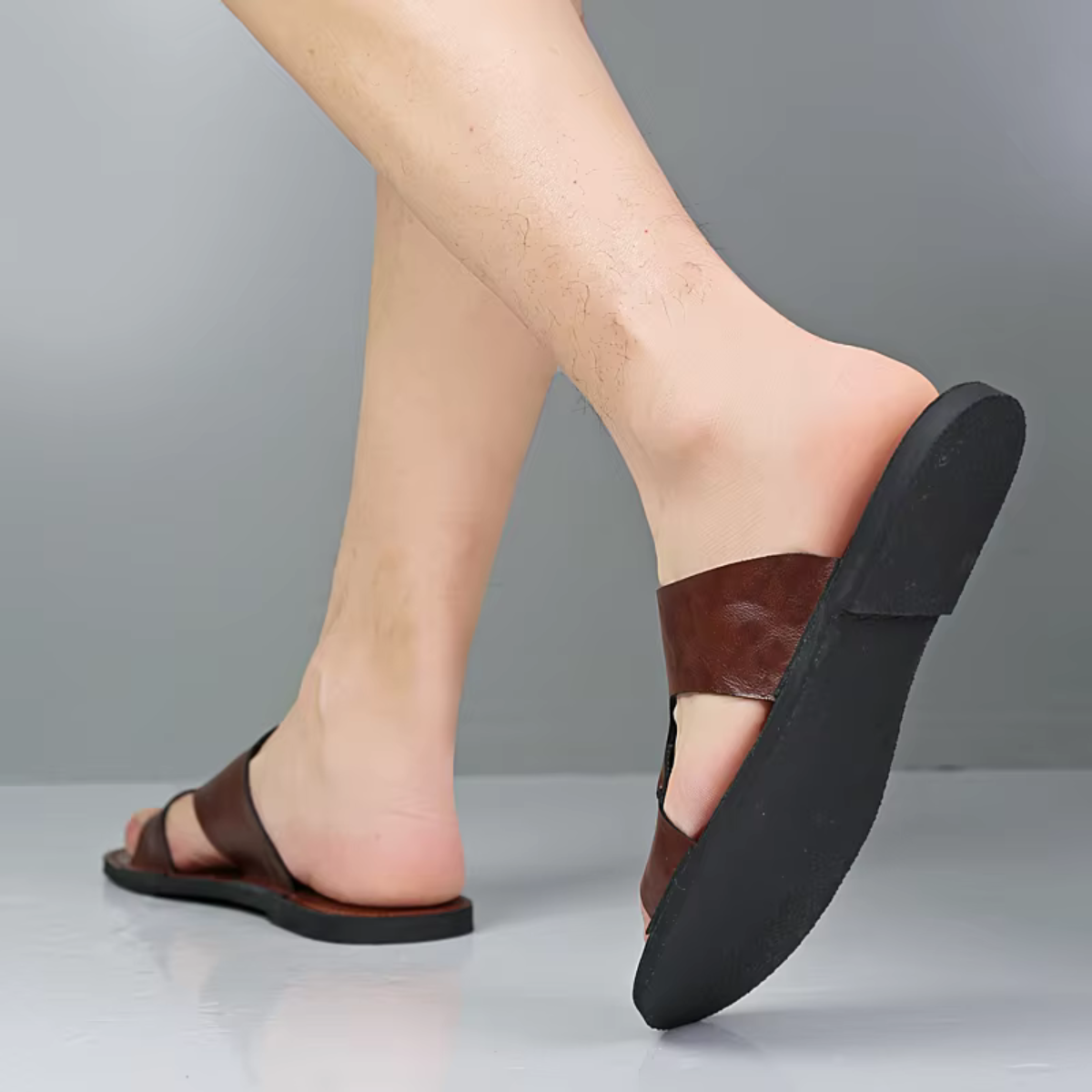 Sandalias para hombre tipo slide con tira calada y remaches metálicos-Footwear for men-Casaluzia