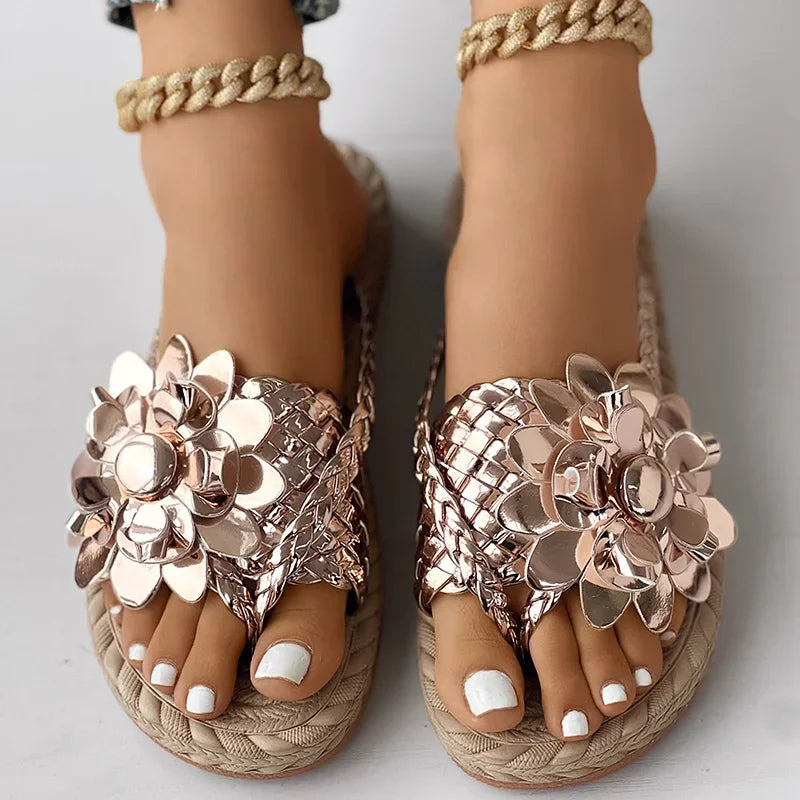 Sandalias planas con tiras trenzadas y flores para mujer-Footwear for women-Casaluzia