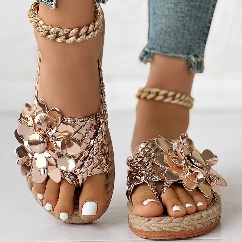 Sandalias planas con tiras trenzadas y flores para mujer-Footwear for women-Casaluzia