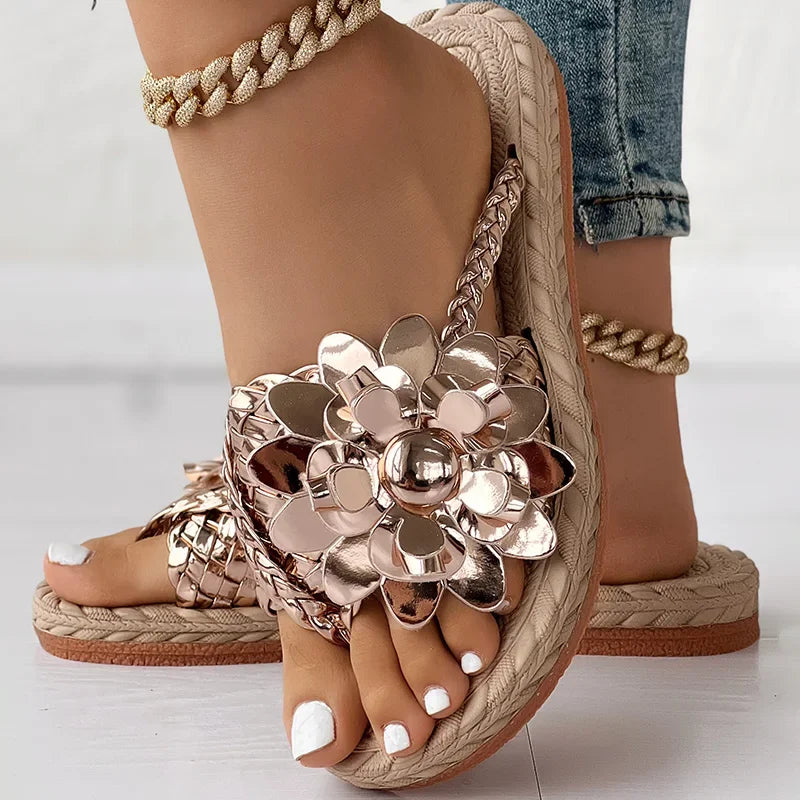 Sandalias planas con tiras trenzadas y flores para mujer-Footwear for women-Casaluzia