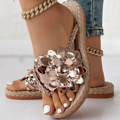 Sandalias planas con tiras trenzadas y flores para mujer-Footwear for women-Casaluzia