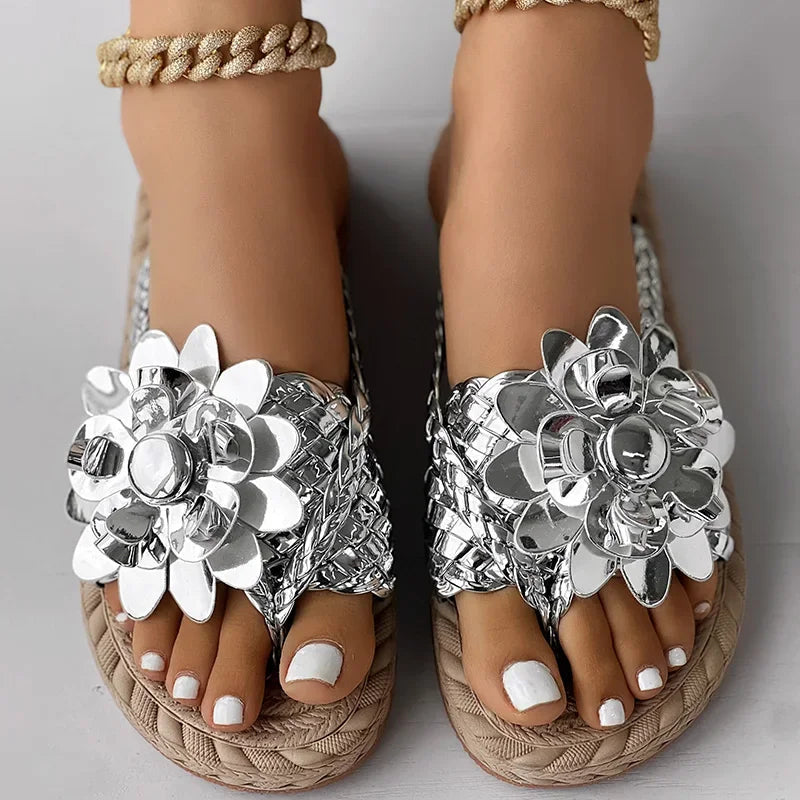 Sandalias planas con tiras trenzadas y flores para mujer-Footwear for women-Casaluzia