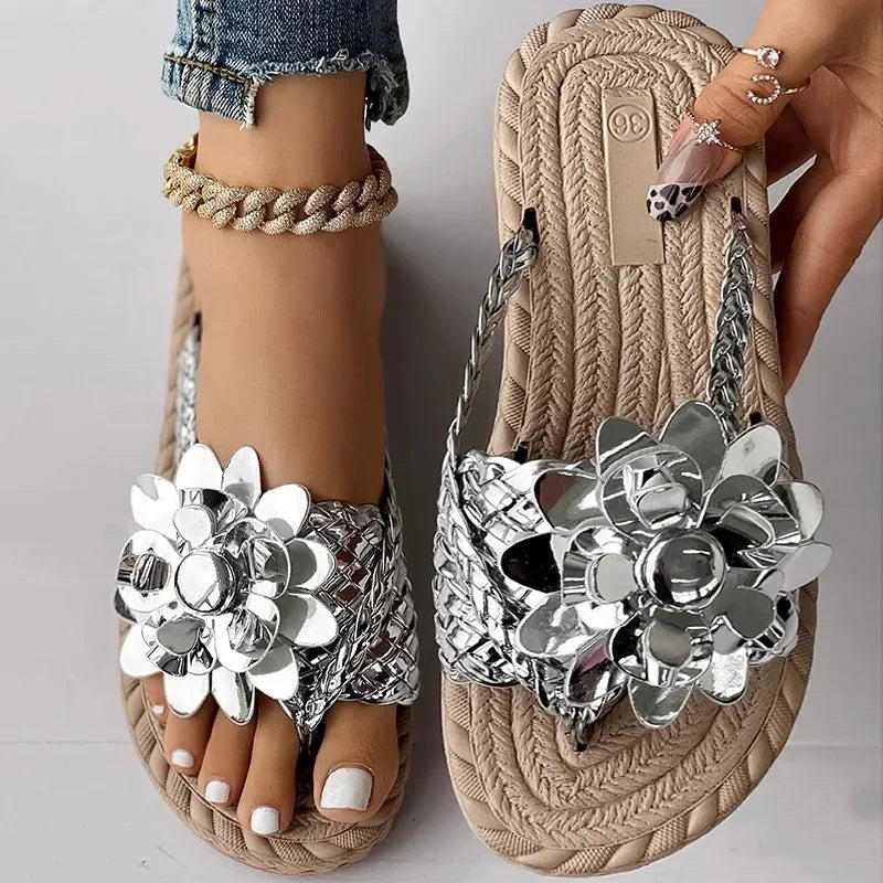 Sandalias planas con tiras trenzadas y flores para mujer-Footwear for women-Casaluzia