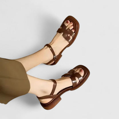 Sandalias planas para mujer con diseño de corte en H y correa al tobillo-Footwear for women-Casaluzia