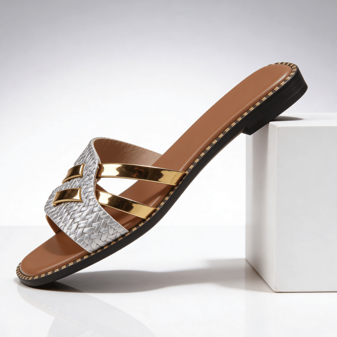Sandalias planas tipo pala para mujer con tiras metálicas-Footwear for women-Casaluzia